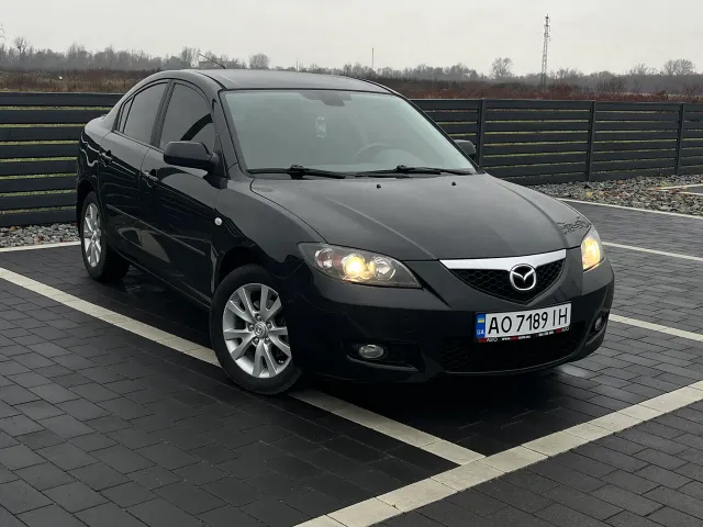 Mazda 3 - фото 4