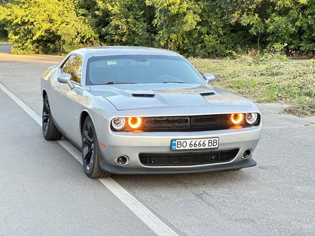 Dodge Challenger - фото 1