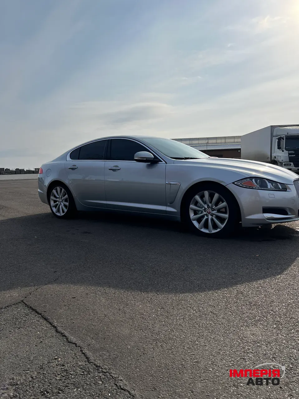 Jaguar XF - фото 8