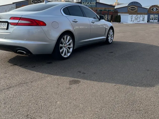 Jaguar XF - фото 5