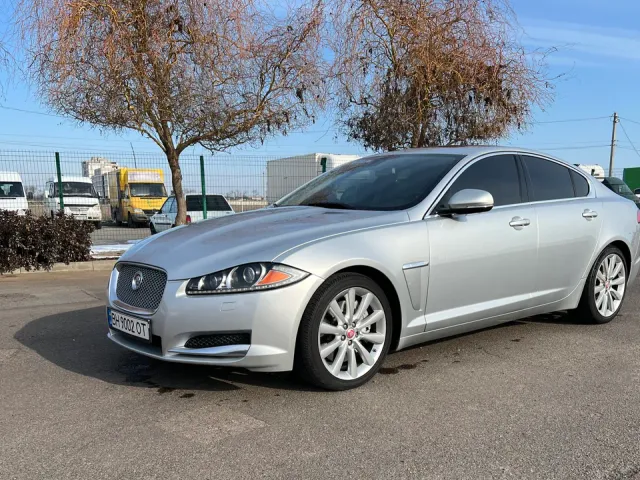 Jaguar XF - фото 2