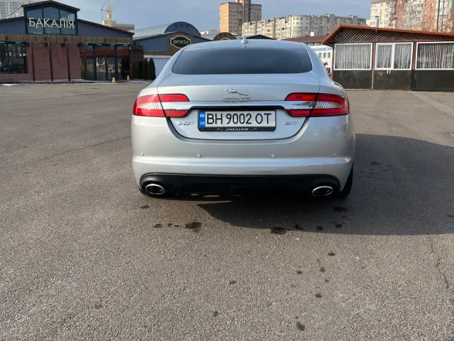 Jaguar XF - фото 4