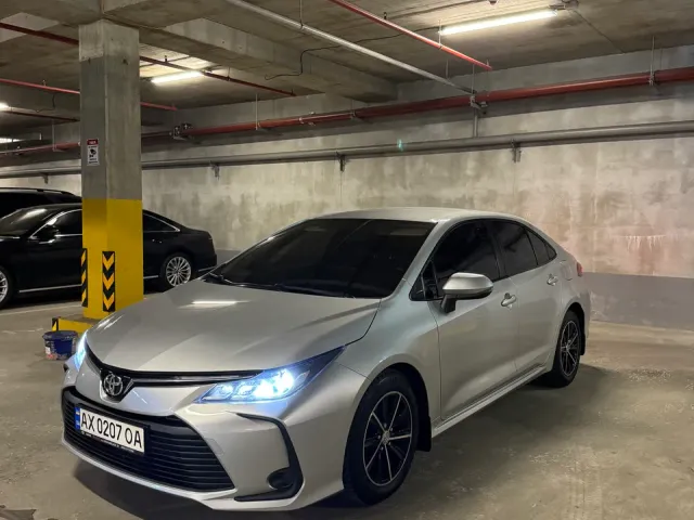 Toyota Corolla - фото 1