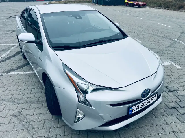 Toyota Prius - фото 1