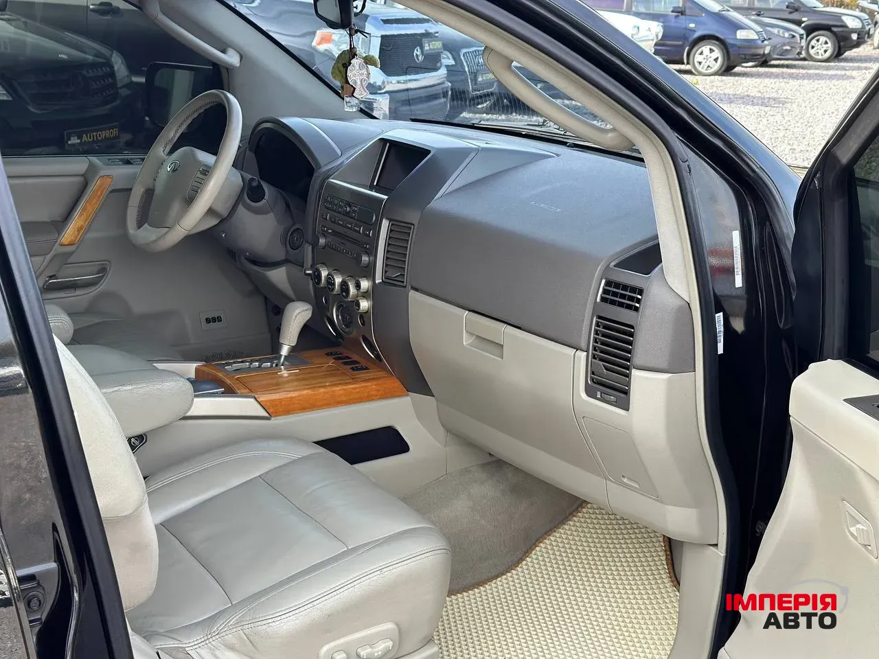 Infiniti QX56 - фото 6