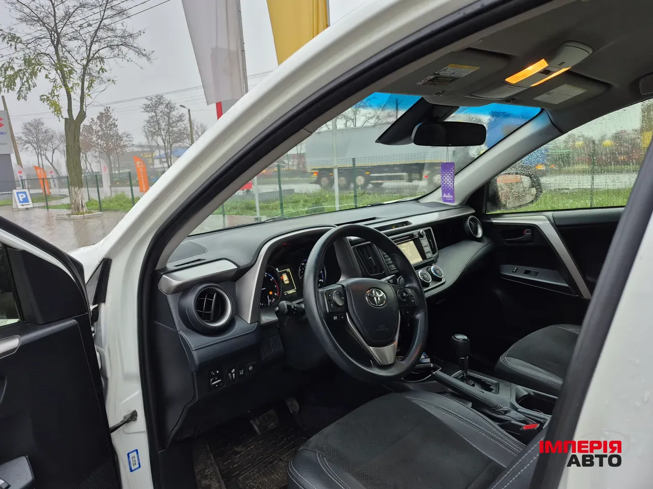 Toyota RAV4 - фото 9