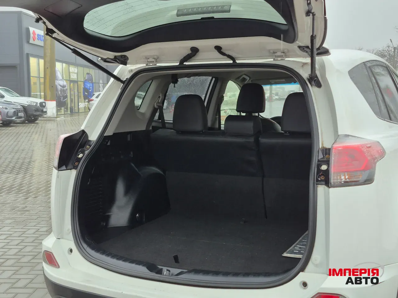 Toyota RAV4 - фото 5