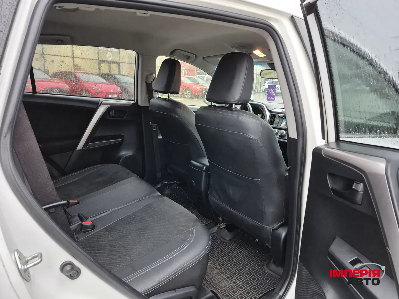 Toyota RAV4 - фото 12