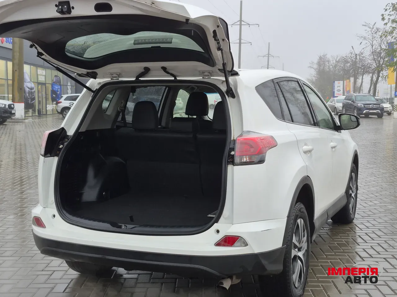 Toyota RAV4 - фото 6