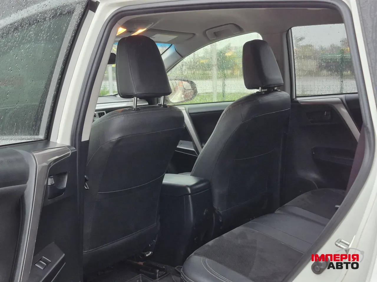 Toyota RAV4 - фото 7