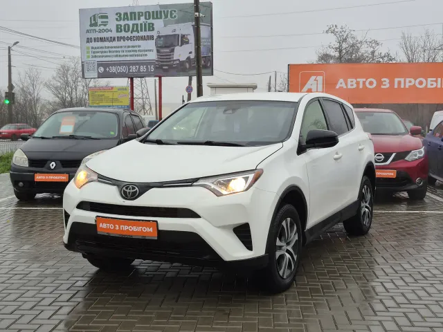 Toyota RAV4 - фото 1