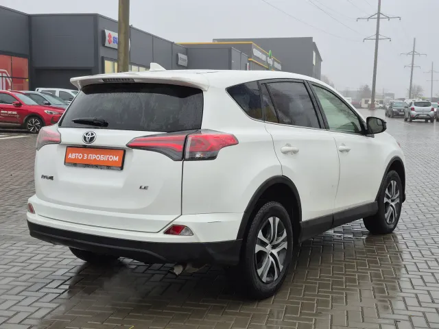 Toyota RAV4 - фото 4