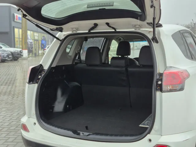 Toyota RAV4 - фото 5