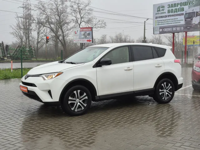 Toyota RAV4 - фото 2