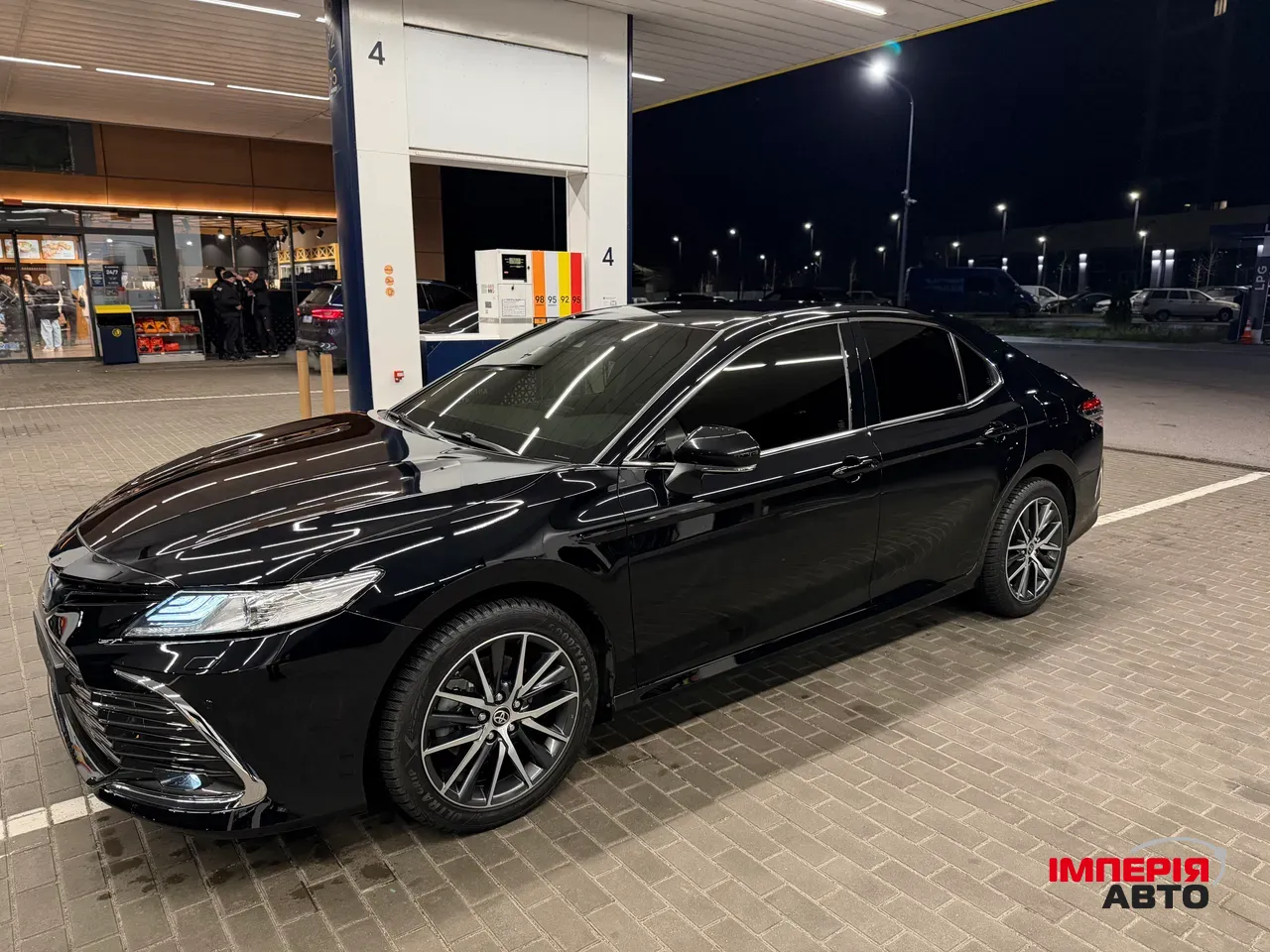 Toyota Camry - фото 3