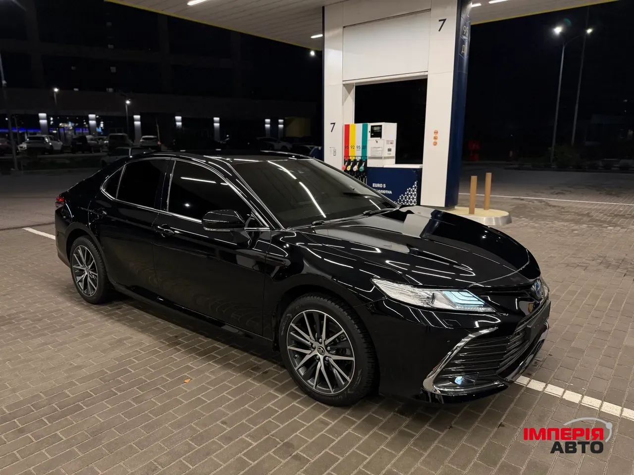 Toyota Camry - фото 2