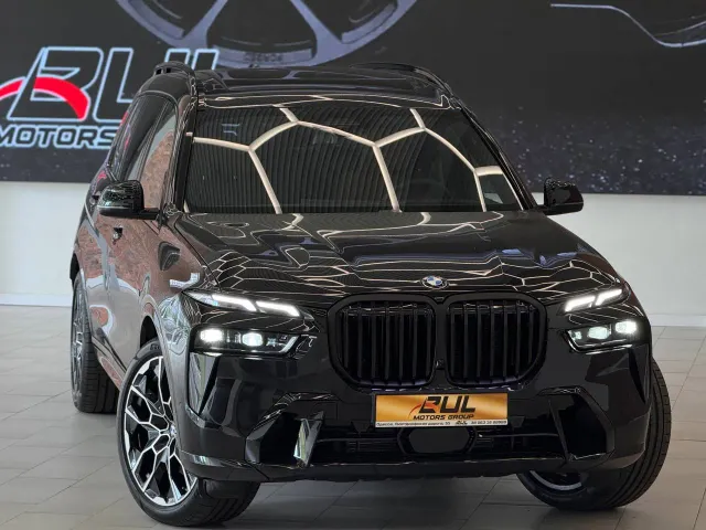 BMW X7 - фото 1
