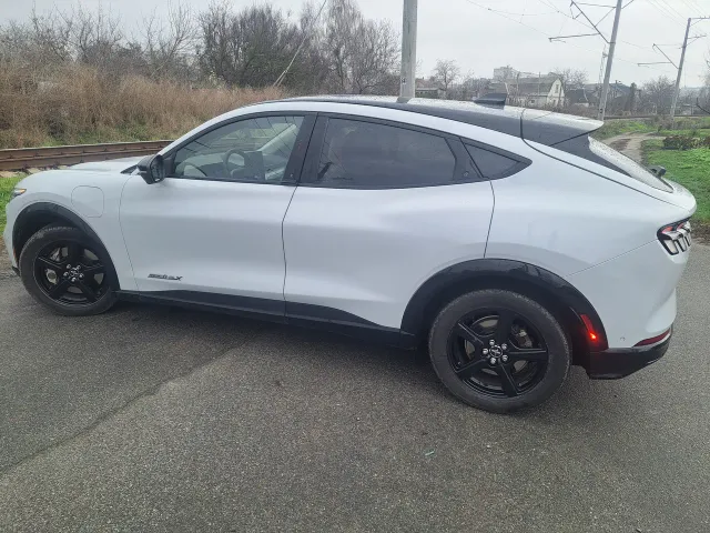 Ford Mustang Mach-E - фото 3
