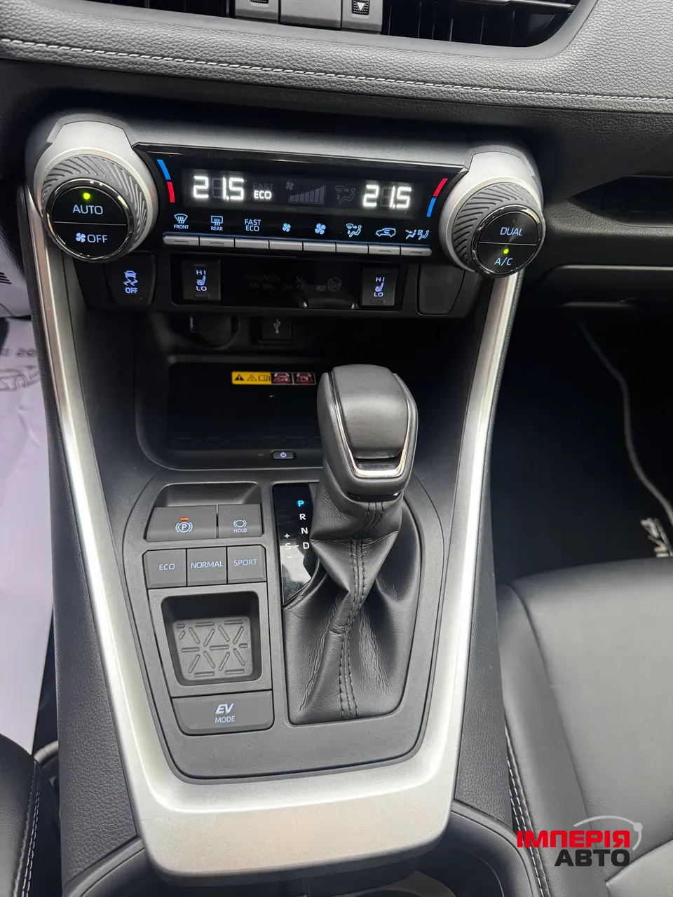 Toyota RAV4 - фото 5