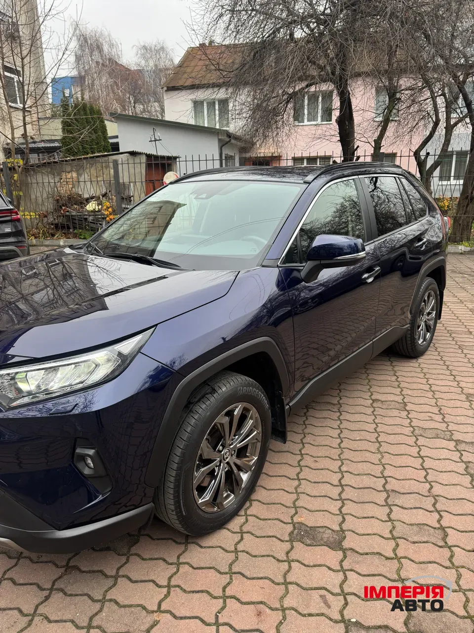 Toyota RAV4 - фото 1