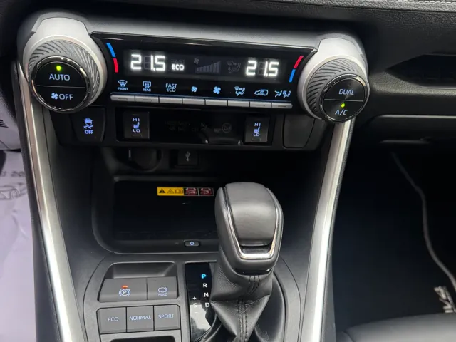 Toyota RAV4 - фото 5