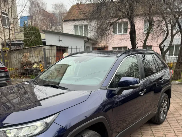 Toyota RAV4 - фото 1