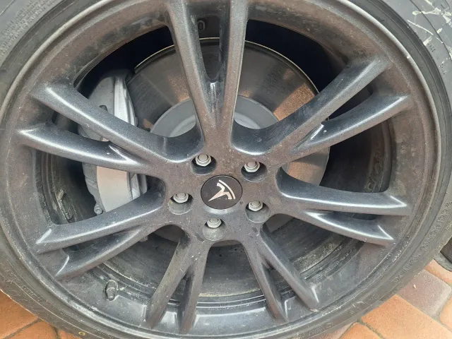 Tesla Model Y - фото 3