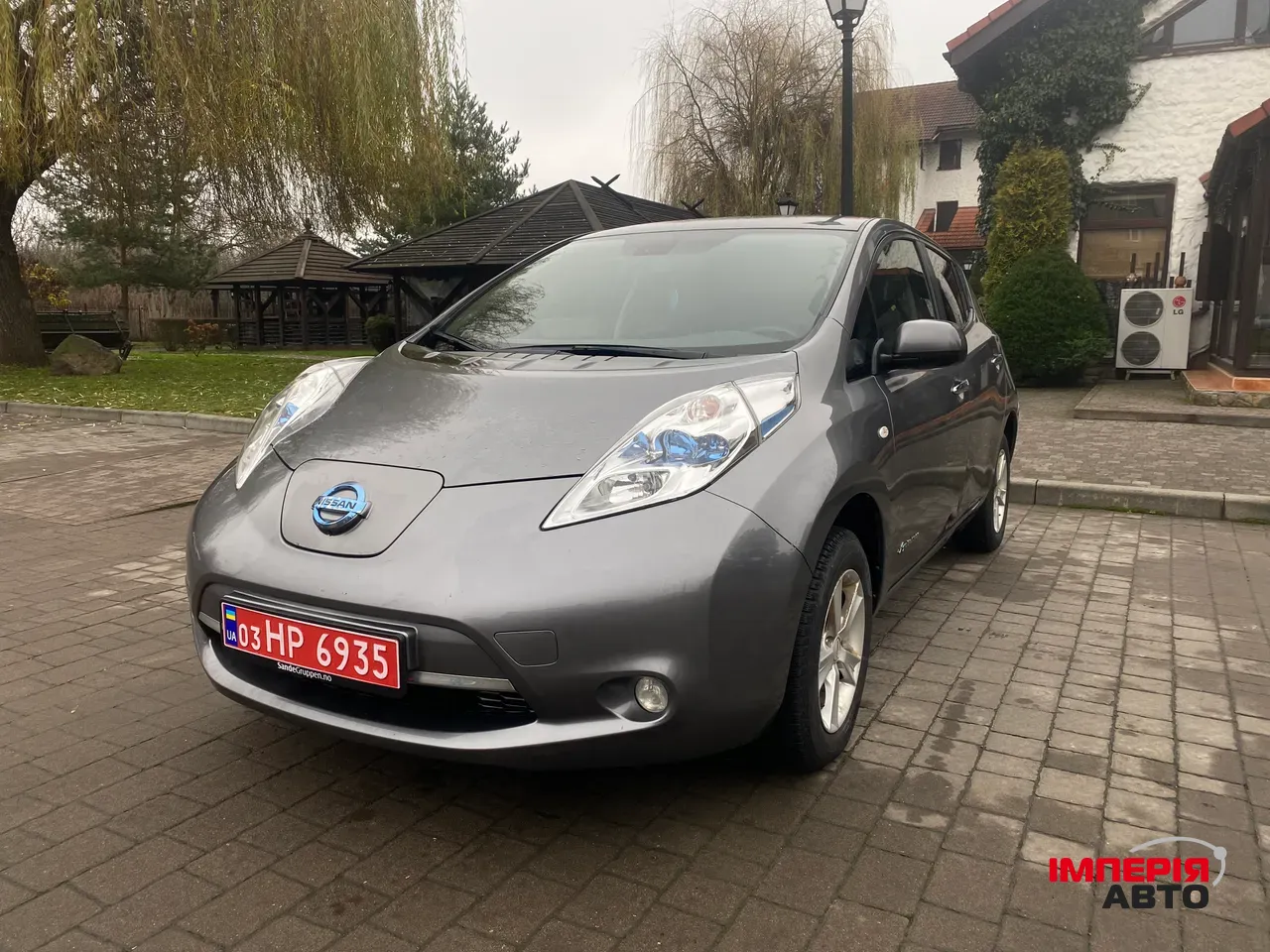 Nissan Leaf - фото 2