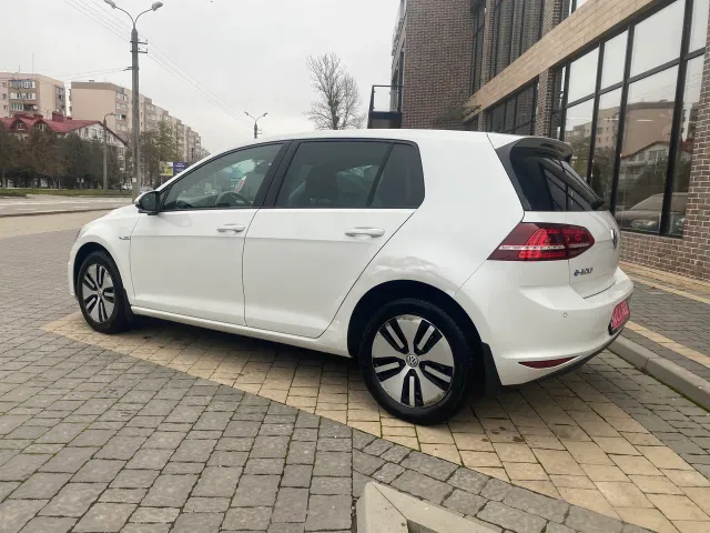 Volkswagen Golf - фото 2