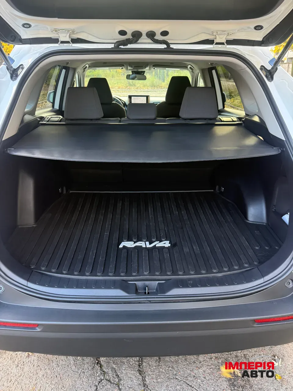 Toyota RAV4 - фото 8