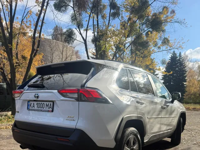Toyota RAV4 - фото 5