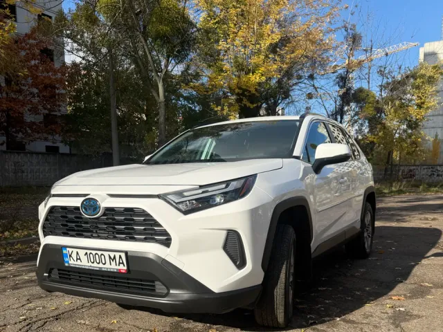 Toyota RAV4 - фото 2