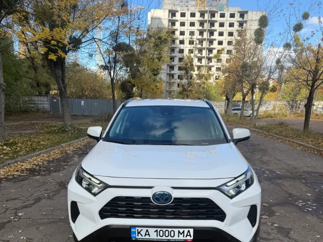 Toyota RAV4 - фото 4