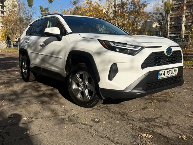 Toyota RAV4 - фото 3