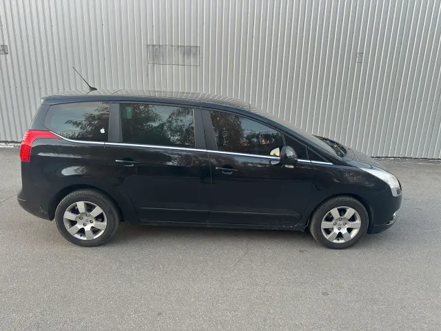 Peugeot 5008 - фото 4