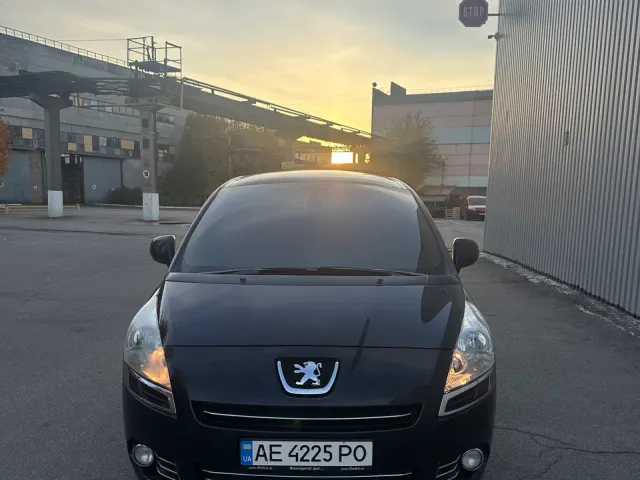 Peugeot 5008 - фото 1