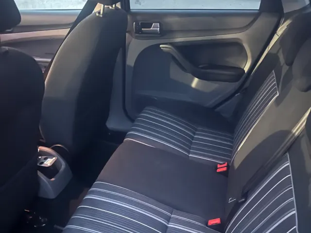 Ford Focus - фото 5