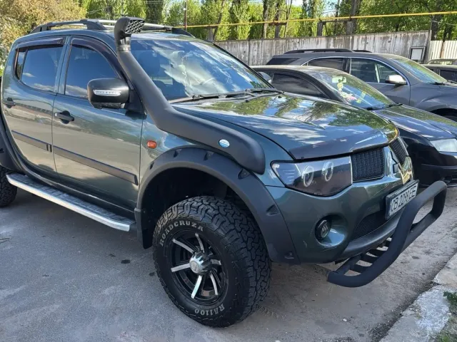 Mitsubishi L200 - фото 1