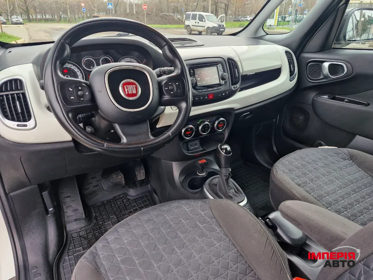 Fiat 500L - фото 24