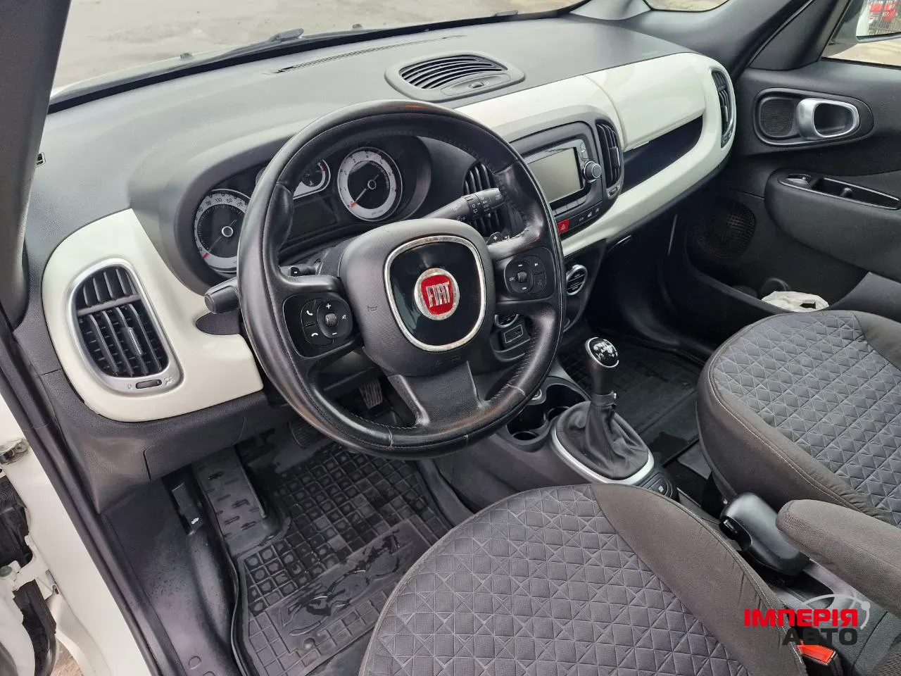 Fiat 500L - фото 12