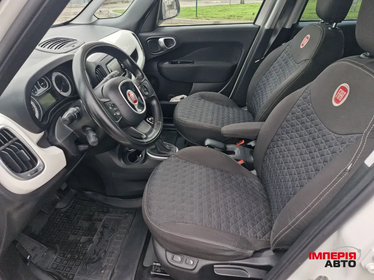 Fiat 500L - фото 10