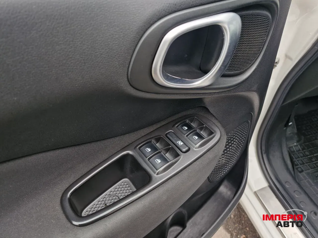 Fiat 500L - фото 9