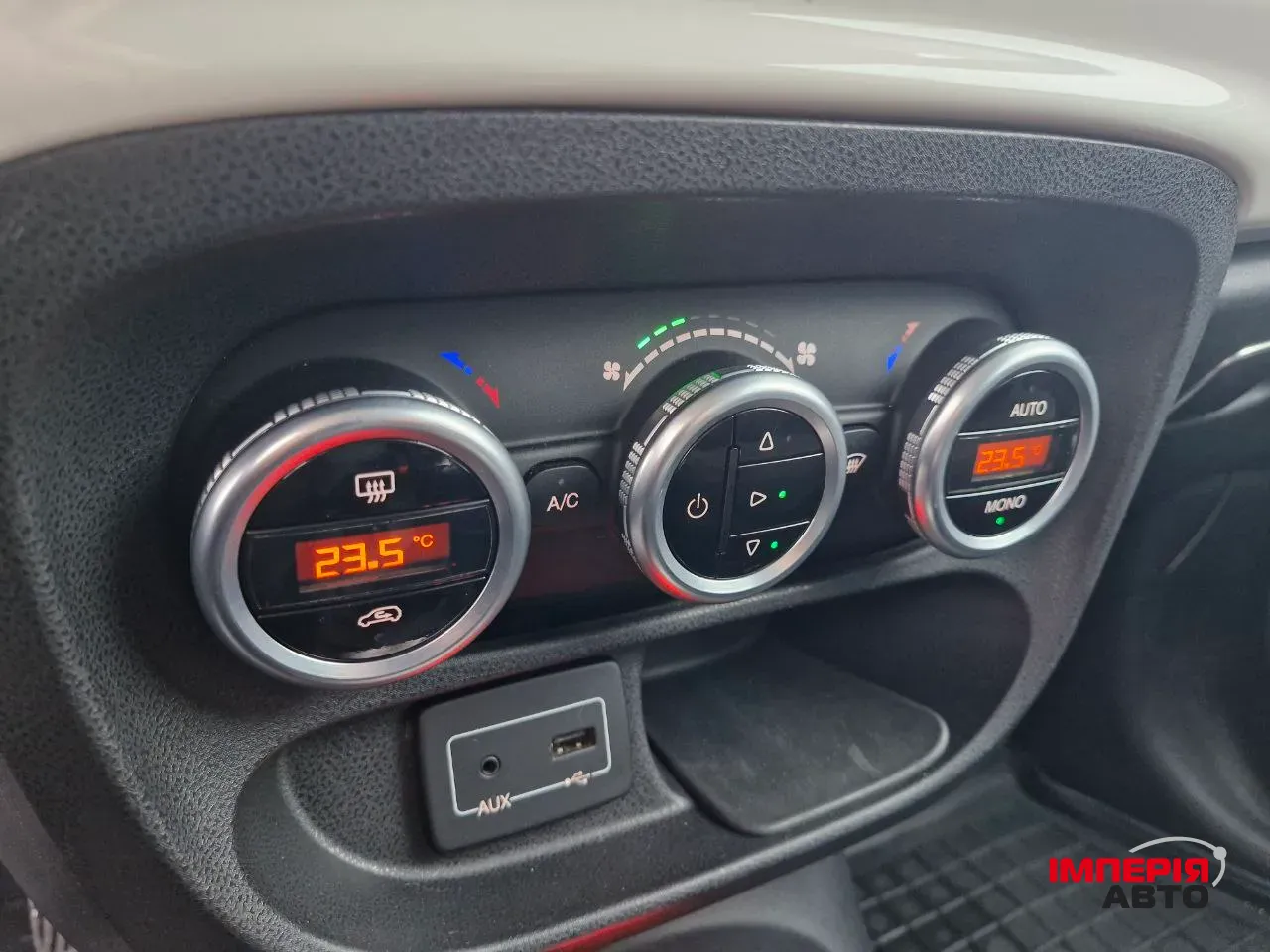 Fiat 500L - фото 19