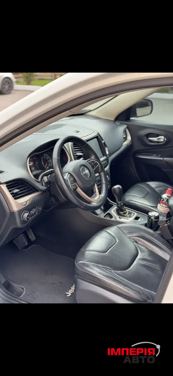 Jeep Cherokee - фото 3