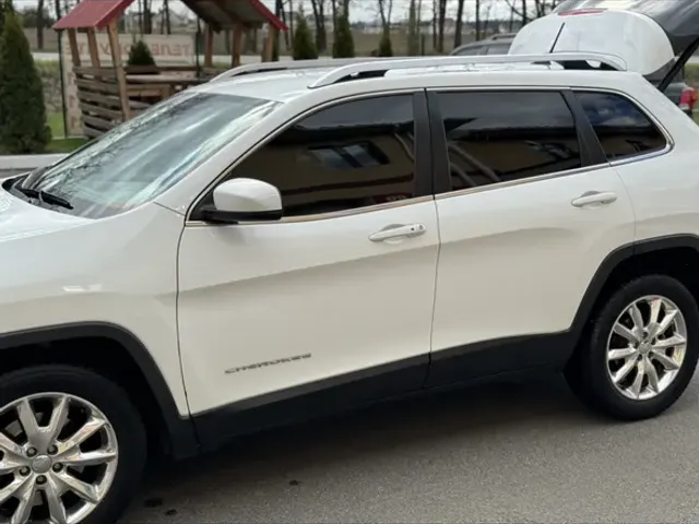 Jeep Cherokee - фото 2