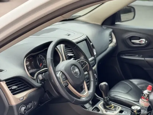 Jeep Cherokee - фото 3