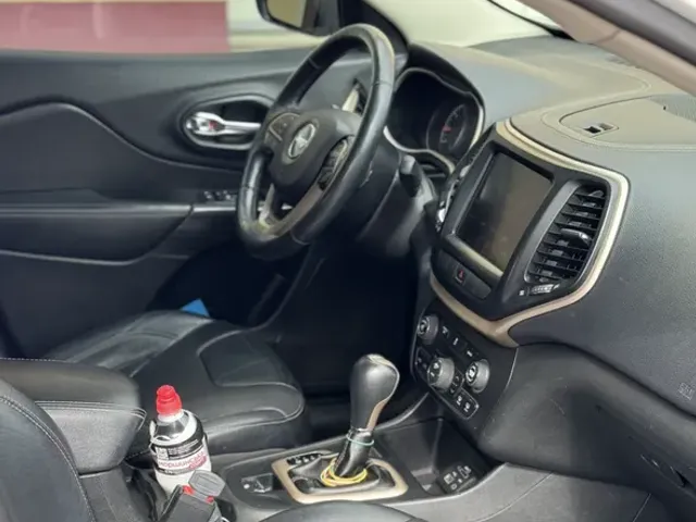 Jeep Cherokee - фото 4