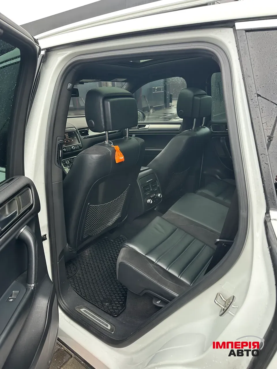 Volkswagen Touareg - фото 6