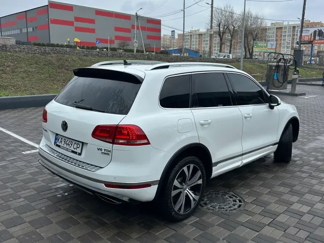 Volkswagen Touareg - фото 4