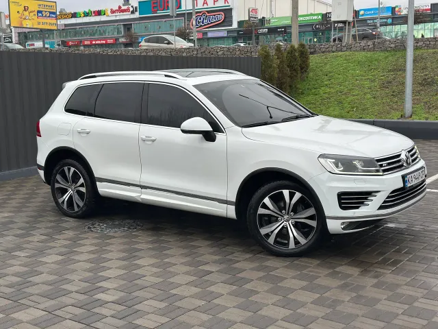 Volkswagen Touareg - фото 2